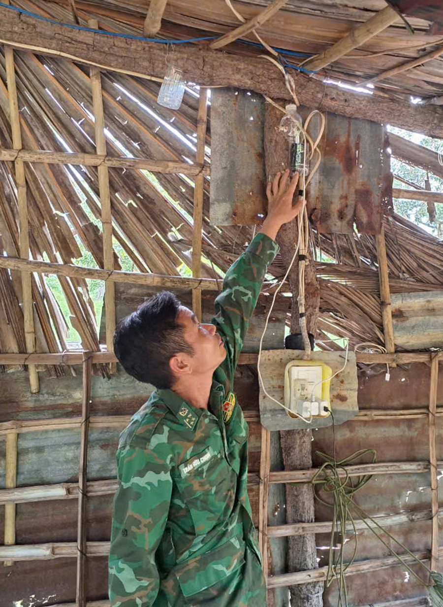 Thiết bị kích sóng điện thoại ở Chốt 2. Ảnh: H.S Thiết bị kích sóng điện thoại ở Chốt 2. Ảnh: H.S