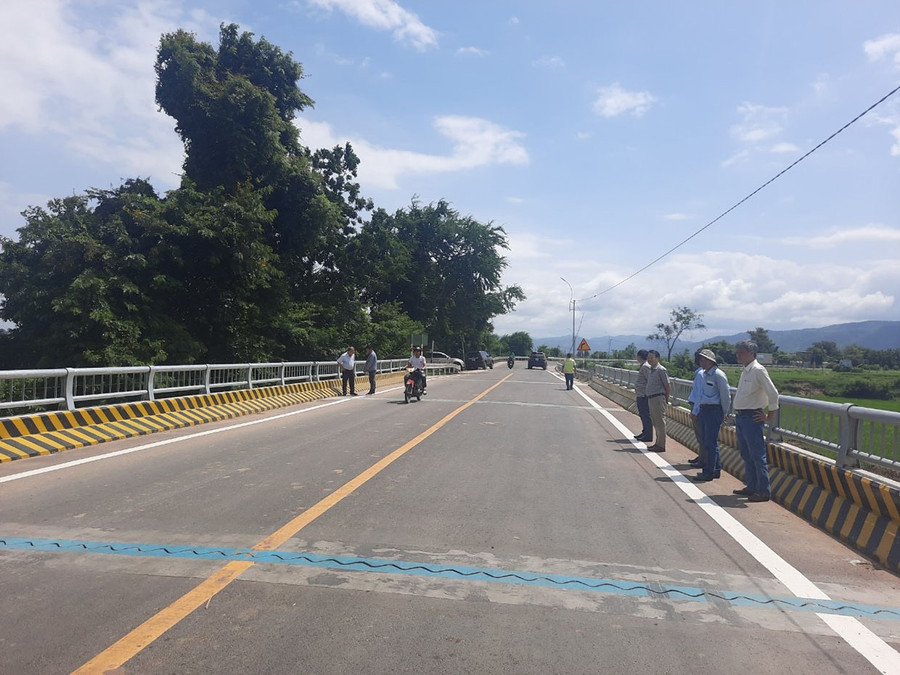 Hoàn thành việc sửa chữa, xử lý cầu yếu-cầu Cây Sung trên quốc lộ 25. Ảnh: Minh Phương Hoàn thành việc sửa chữa, xử lý cầu yếu-cầu Cây Sung trên quốc lộ 25. Ảnh: Minh Phương