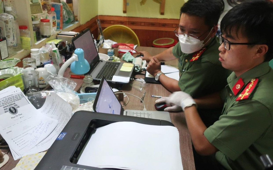 Cơ quan điều tra thu thập nhiều tài liệu, chứng cứ phạm tội của tổ chức phản động "CPQGVNLT". Ảnh: Nguyễn Hữu Cơ quan điều tra thu thập nhiều tài liệu, chứng cứ phạm tội của tổ chức phản động "CPQGVNLT". Ảnh: Nguyễn Hữu