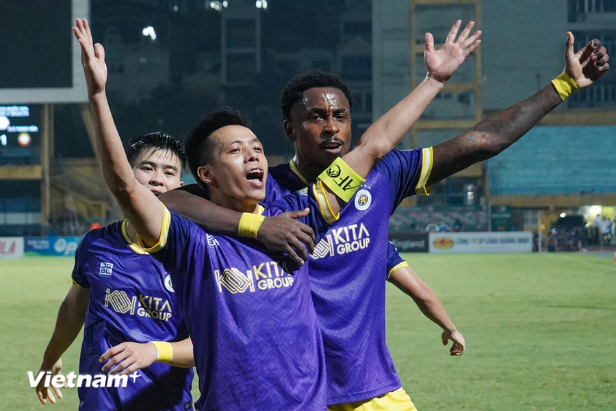 &apos;Lão tướng&apos; Văn Quyết vẫn miệt mài gồng gánh Hà Nội FC. (Ảnh: Việt Anh/Vietnam+)