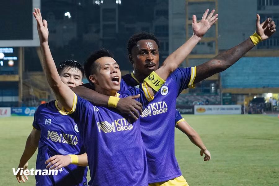 'Lão tướng' Văn Quyết vẫn miệt mài gồng gánh Hà Nội FC. (Ảnh: Việt Anh/Vietnam+)