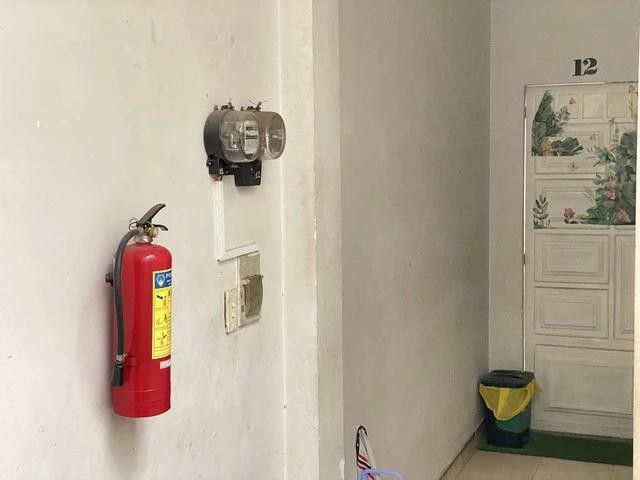 Nên tìm những nhà trọ có trang bị bình chữa cháy và lối thoát hiểm. Ảnh: Phương Thảo