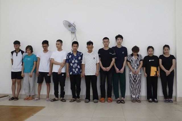 Các đối tượng liên quan tại cơ quan công an. Ảnh: V. Hậu Các đối tượng liên quan tại cơ quan công an. Ảnh: V. Hậu