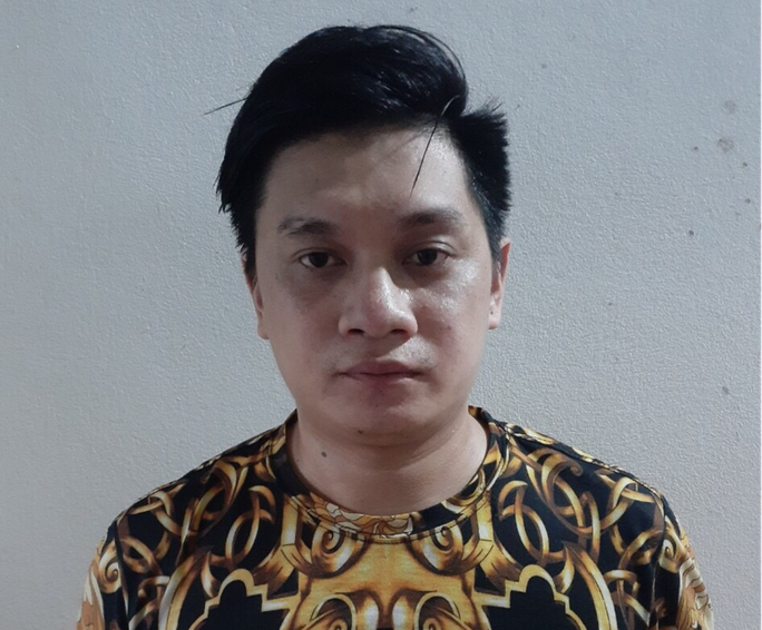 Nguyễn Văn Kiên được xác định đã hành hung và ép thiếu nữ làm ở quán bar phải vào khách sạn quan hệ tình dục. Nguyễn Văn Kiên được xác định đã hành hung và ép thiếu nữ làm ở quán bar phải vào khách sạn quan hệ tình dục.