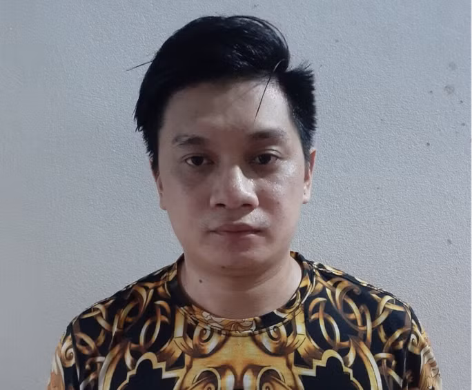 Nguyễn Văn Kiên được xác định đã hành hung và ép thiếu nữ làm ở quán bar phải vào khách sạn quan hệ tình dục.