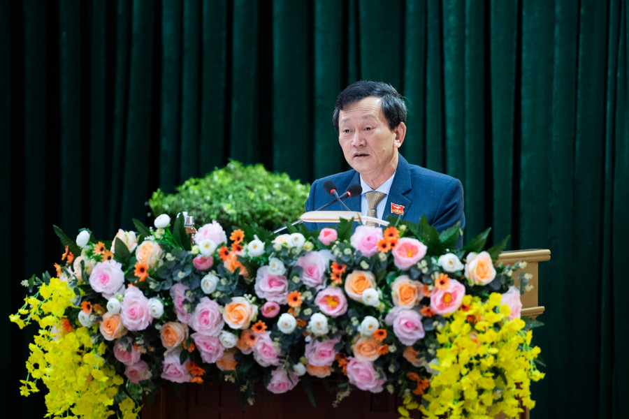 Đồng chí Dương Văn Trang - Bí thư Tỉnh ủy, Chủ tịch HĐND tỉnh phát biểu sau khi HĐND tỉnh lấy phiếu tín nhiệm. Ảnh: Đức Thành