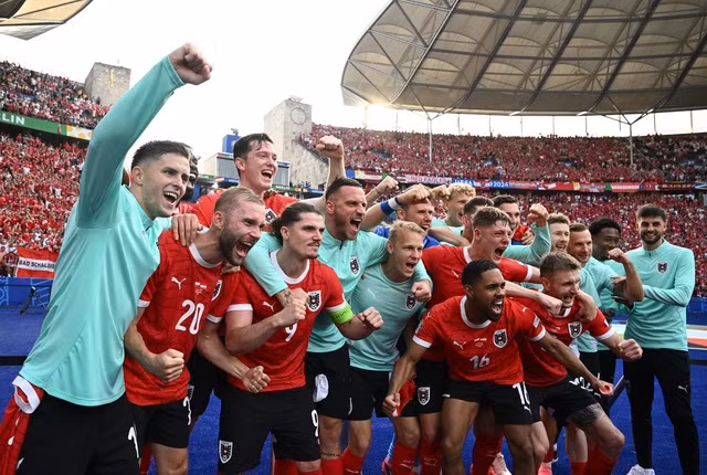 Tuyển Áo sống lại hy vọng giành vé đi tiếp