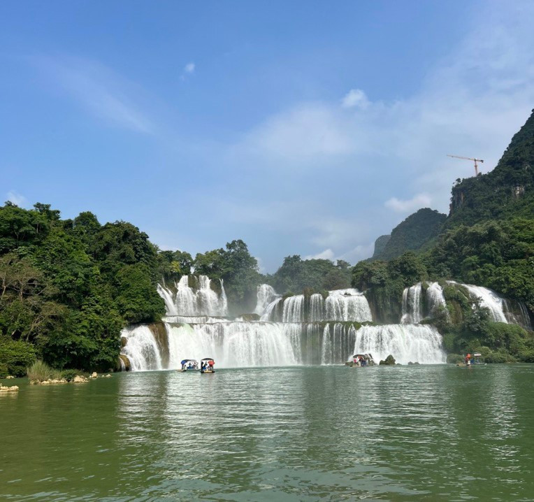 Thác Bản Giốc là thác nước lớn thứ 4 trên thế giới trong các thác nước nằm trên một đường biên giới giữa các quốc gia Thác Bản Giốc là thác nước lớn thứ 4 trên thế giới trong các thác nước nằm trên một đường biên giới giữa các quốc gia