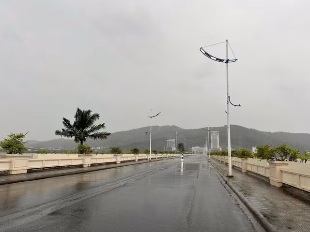 Đường vào khu Tuần Châu sáng 7-9