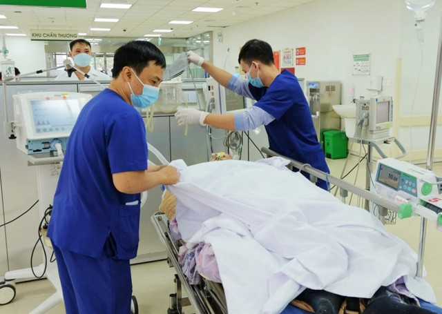 Áp lực học hành, thi cử có thể tác động nghiêm trọng đến sức khỏe tâm thần của trẻ. Ảnh: Xuân Thành