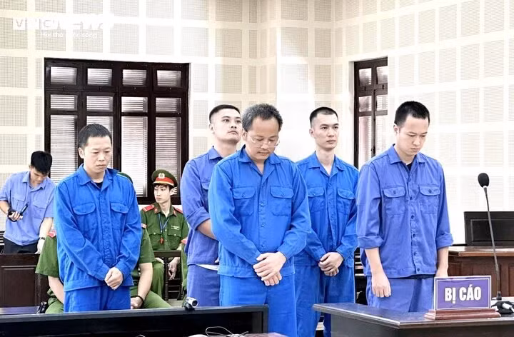 Các bị cáo tại phiên xét xử.