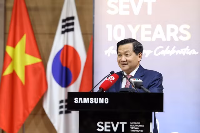 Phó Thủ tướng Lê Minh Khái đề Tập đoàn Samsung tiếp tục mở rộng các hoạt động đầu tư, kinh doanh; coi Việt Nam là cứ điểm quan trọng, mang tính chiến lược toàn cầu, phát triển toàn diện hơn nữa cả về sản xuất, nghiên cứu và phát triển các sản phẩm chủ lực ra các thị trường thế giới. Ảnh VGP