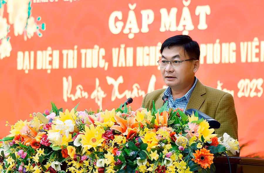 Nhà báo Huỳnh Kiên-Tổng Biên tập Báo Gia Lai, Chủ tịch Hội Nhà báo tỉnh phát biểu. Ảnh: Đức Thụy