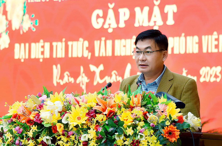 Nhà báo Huỳnh Kiên-Tổng Biên tập Báo Gia Lai, Chủ tịch Hội Nhà báo tỉnh phát biểu. Ảnh: Đức Thụy Nhà báo Huỳnh Kiên-Tổng Biên tập Báo Gia Lai, Chủ tịch Hội Nhà báo tỉnh phát biểu. Ảnh: Đức Thụy