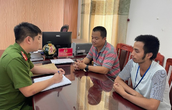 Khởi tố Tổng giám đốc Công ty Cổ phần SOLITI Việt Nam - Ảnh 1. Bùi Văn Linh và Vũ Ngọc Tỉnh tại cơ quan công an. Ảnh: Công an tỉnh Hà Nam