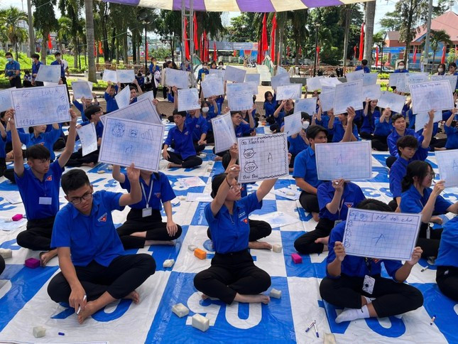 Hàng trăm đoàn viên, thanh niên tham gia Hội thi về kiến thức An toàn giao thông và kỹ năng lái xe Hàng trăm đoàn viên, thanh niên tham gia Hội thi về kiến thức An toàn giao thông và kỹ năng lái xe