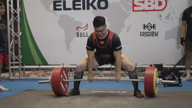 Đặng Thế Hưng tranh tài tại giải châu Á. Ảnh: NVCC