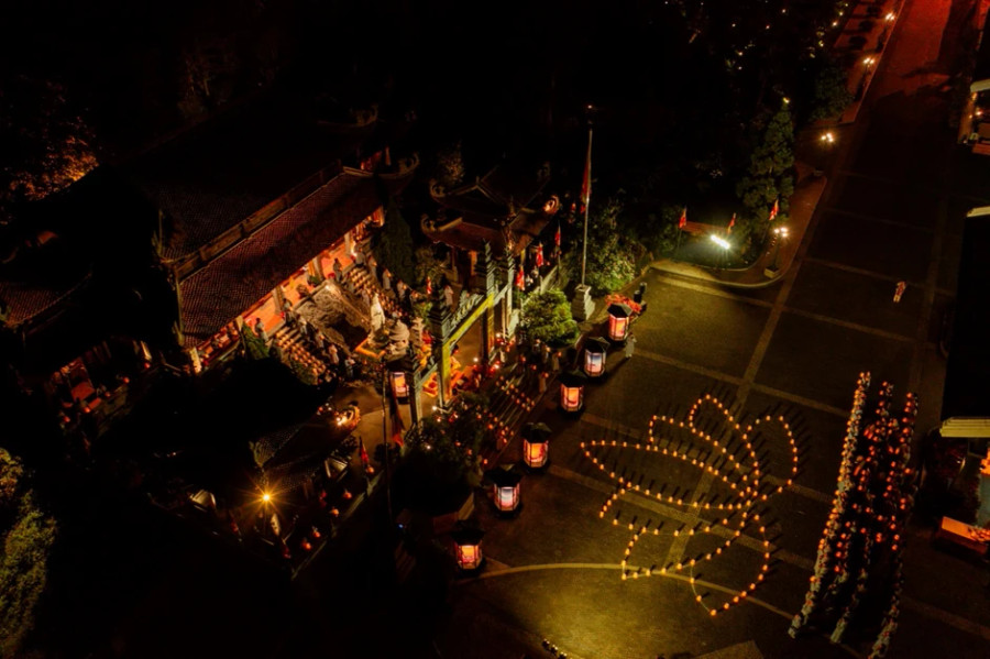 Lễ dâng đăng cầu quốc thái dân an của các tăng ni Phật tử trong ngày Lễ vía Quán Thế Âm Bồ Tát xuất gia. Ảnh: N.A Lễ dâng đăng cầu quốc thái dân an của các tăng ni Phật tử trong ngày Lễ vía Quán Thế Âm Bồ Tát xuất gia. Ảnh: N.A