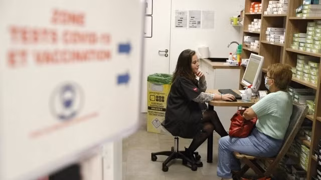 WHO cảnh báo Covid-19 vẫn là mối đe dọa trên toàn cầu. Ảnh: AFP