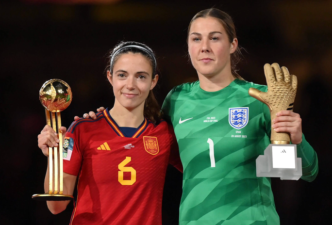 Đề cử Quả bóng vàng 2023: Ronaldo lần đầu vắng bóng sau 20 năm - Ảnh 8. Aitana Bonmati và Mary Earps