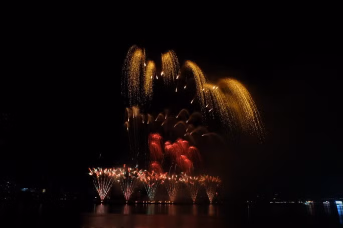 Ông Alain Bouthillier - chỉ đạo đội pháo hoa Canada - chia sẻ màn trình diễn thể hiện tinh thần ăn mừng thế giới đã không còn khoảng cách Ông Alain Bouthillier - chỉ đạo đội pháo hoa Canada - chia sẻ màn trình diễn thể hiện tinh thần ăn mừng thế giới đã không còn khoảng cách