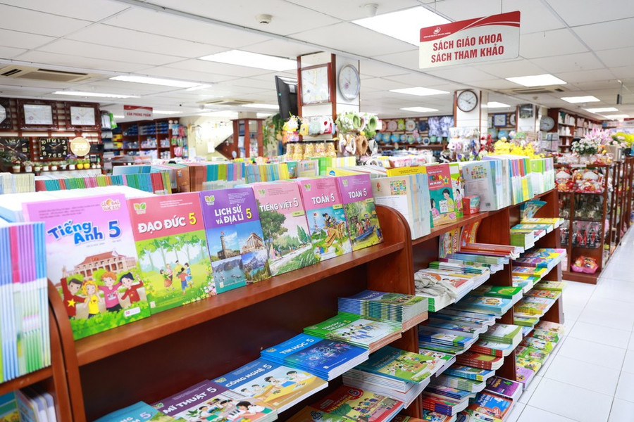 Nhà xuất bản Giáo dục Việt Nam cho biết chuẩn bị đầy đủ sách giáo khoa, cung ứng tới các địa phương trong cả nước. (Ảnh: PV/Vietnam+) Nhà xuất bản Giáo dục Việt Nam cho biết chuẩn bị đầy đủ sách giáo khoa, cung ứng tới các địa phương trong cả nước. (Ảnh: PV/Vietnam+)