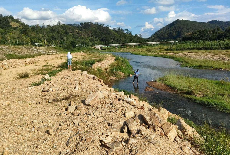 Đoạn sông Pô Kô bị lấp khá rộng. Ảnh: P.N Đoạn sông Pô Kô bị lấp khá rộng. Ảnh: P.N