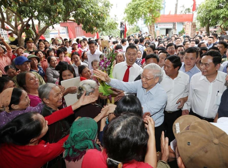 Tổng Bí thư Nguyễn Phú Trọng với nhân dân thôn Thượng Điện, xã Vinh Quang, huyện Vĩnh Bảo trong Ngày hội Đại đoàn kết toàn dân tộc thành phố Hải Phòng (15/11/2017). (Ảnh: Trí Dũng/TTXVN) Tổng Bí thư Nguyễn Phú Trọng với nhân dân thôn Thượng Điện, xã Vinh Quang, huyện Vĩnh Bảo trong Ngày hội Đại đoàn kết toàn dân tộc thành phố Hải Phòng (15/11/2017). (Ảnh: Trí Dũng/TTXVN)