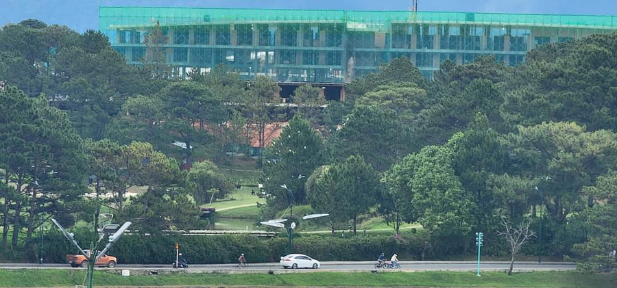 Khối nhà này xây dựng không có giấy phép. Ảnh: Lâm Viên