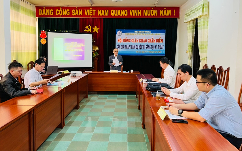 Hội đồng giám khảo chấm điểm các giải pháp dự thi Hội thi Sáng tạo kỹ thuật tỉnh Gia Lai lần thứ 11. Ảnh: Minh Nhật Hội đồng giám khảo chấm điểm các giải pháp dự thi Hội thi Sáng tạo kỹ thuật tỉnh Gia Lai lần thứ 11. Ảnh: Minh Nhật