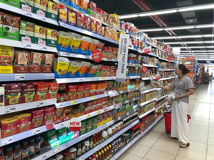 Mức giảm trừ gia cảnh quá thấp so với mức tăng giá cả hàng hóa và chi phí cuộc sống mà người dân đang gánh. Ảnh: QUANG HUY