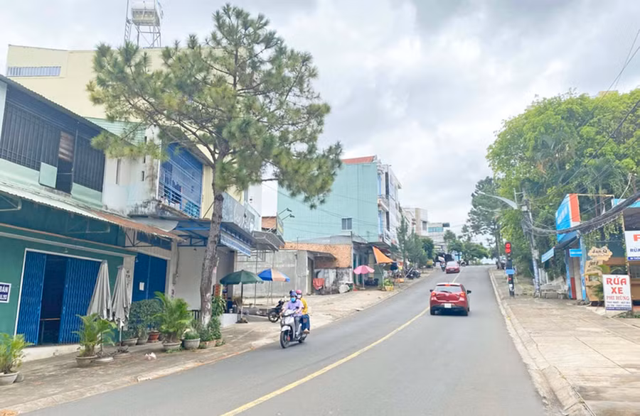 Con dốc dài trên đường Thống Nhất. Ảnh: Nguyên Võ