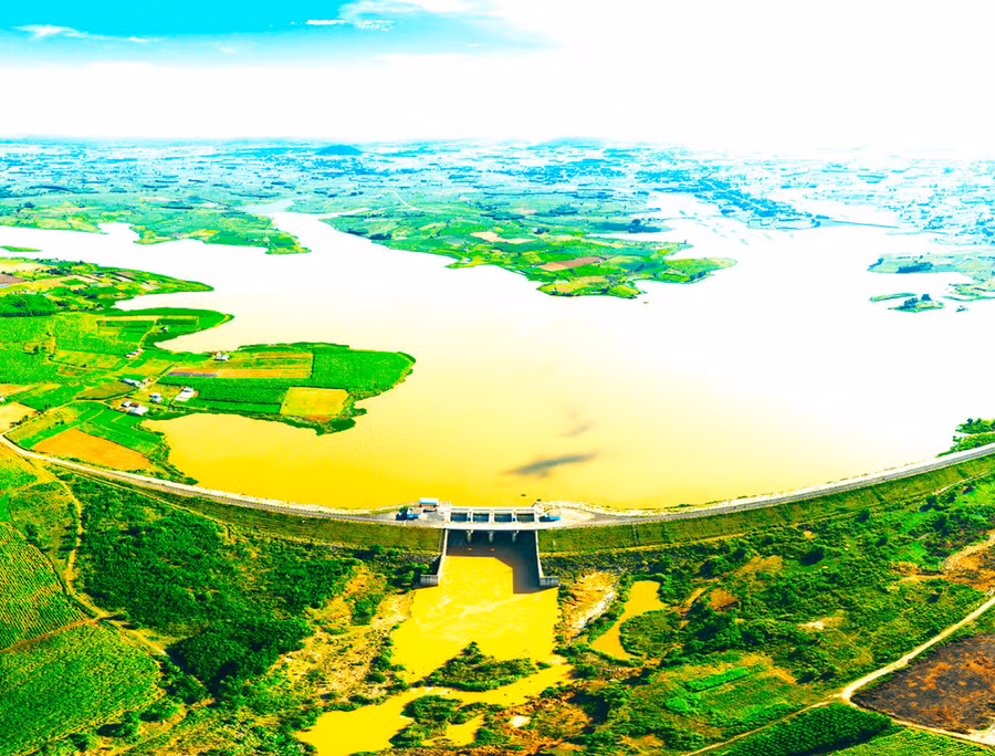 Nhờ chủ động phòng-chống thiên tai, Công ty Thủy điện An Khê-Ka Nak góp phần đảm bảo tài sản, tính mạng của người dân xung quanh khu vực công trình và vùng hạ du. Ảnh: Minh Hoài