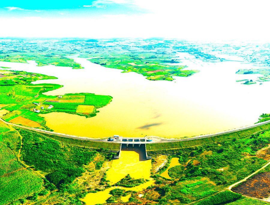 Nhờ chủ động phòng-chống thiên tai, Công ty Thủy điện An Khê-Ka Nak góp phần đảm bảo tài sản, tính mạng của người dân xung quanh khu vực công trình và vùng hạ du. Ảnh: Minh Hoài Nhờ chủ động phòng-chống thiên tai, Công ty Thủy điện An Khê-Ka Nak góp phần đảm bảo tài sản, tính mạng của người dân xung quanh khu vực công trình và vùng hạ du. Ảnh: Minh Hoài