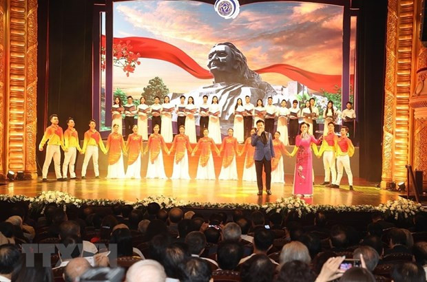 Chương trình nghệ thuật chào mừng lễ kỷ niệm. (Ảnh: Trí Dũng/TTXVN)