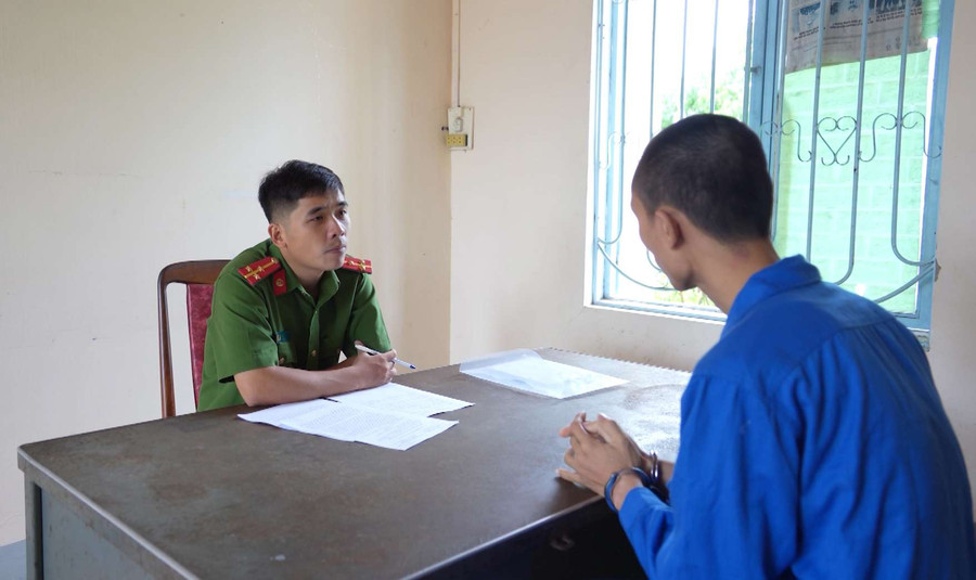 Đối tượng Lưu Văn Chung tại cơ quan Công an. Ảnh: TB