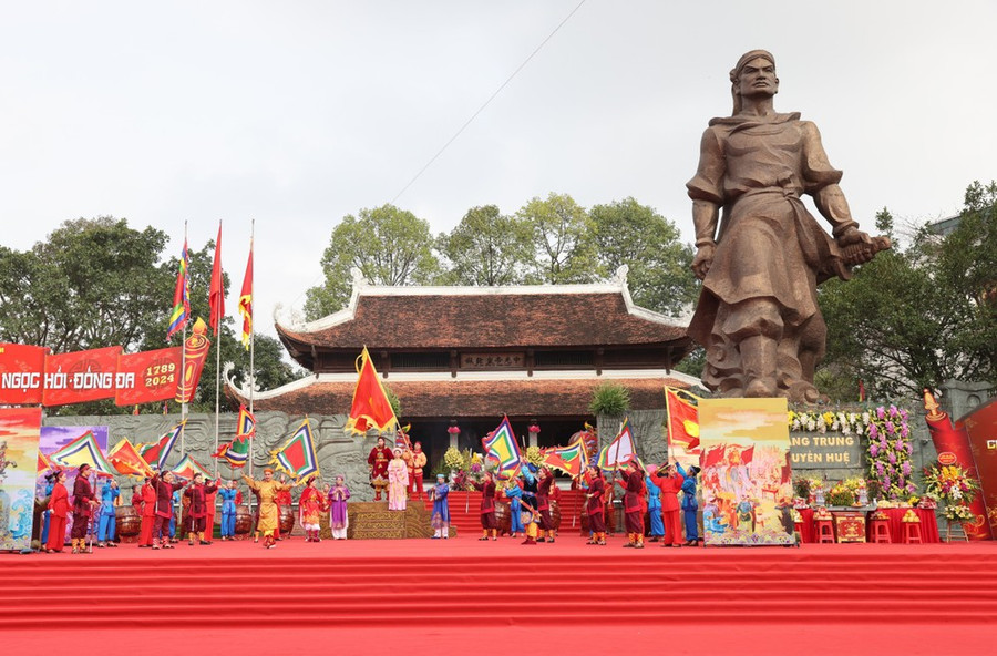 Lễ hội kỷ niệm 235 năm chiến thắng Ngọc Hồi – Đống Đa (1789 - 2024). Ảnh: QUANG PHÚC Lễ hội kỷ niệm 235 năm chiến thắng Ngọc Hồi – Đống Đa (1789 - 2024). Ảnh: QUANG PHÚC
