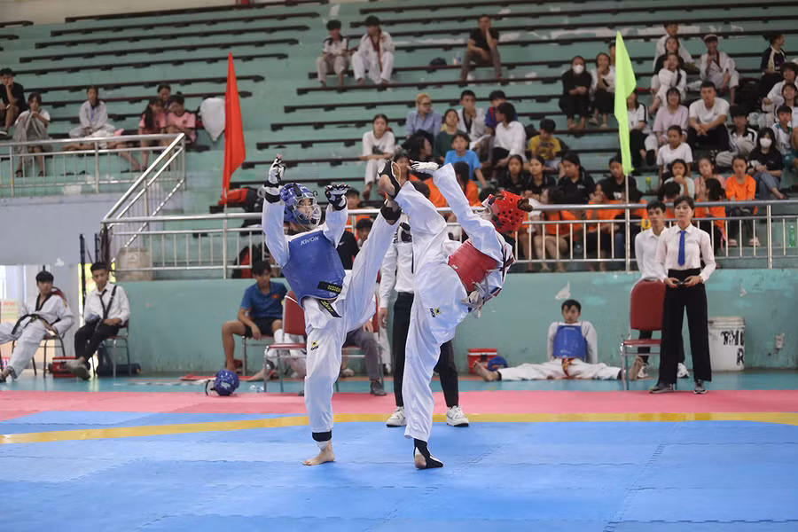 Các trận đấu đã diễn ra hấp dẫn và kịch tính. Ảnh: Văn Ngọc