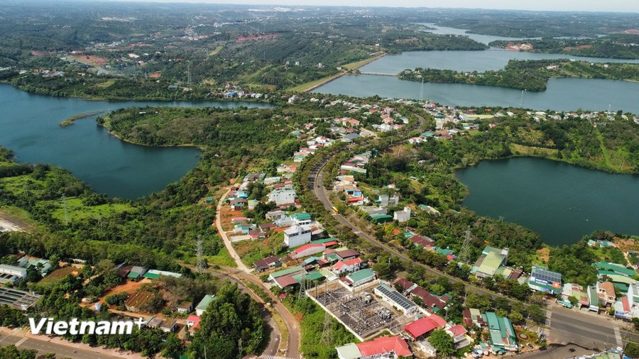 Thành phố Gia Nghĩa là đô thị có nhiều khoảng xanh và hồ nước. Đây được coi là tiềm năng lớn để Gia Nghĩa phát triển bền vững và trở thành một đô thị xanh. (Ảnh: Hưng Thịnh/Vietnam+)