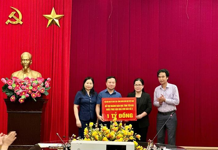 Bộ GD-ĐT hỗ trợ ngành giáo dục tỉnh Yên Bái 1 tỷ đồng