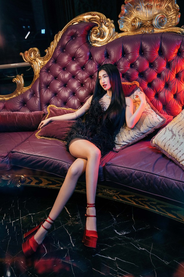 Á hậu Miss World Vietnam 2022 khéo chọn các thiết kế được cân chỉnh phom dáng như váy ôm body, mini dress hay cut out trên các chất liệu thủ công để tôn vẻ gợi cảm ở mức vừa phải, tinh tế Á hậu Miss World Vietnam 2022 khéo chọn các thiết kế được cân chỉnh phom dáng như váy ôm body, mini dress hay cut out trên các chất liệu thủ công để tôn vẻ gợi cảm ở mức vừa phải, tinh tế