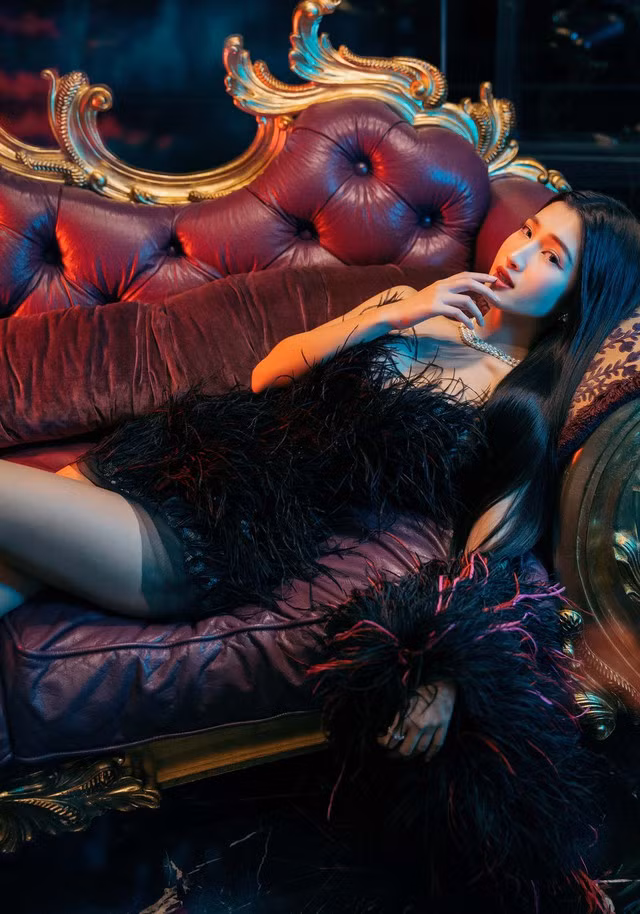 Á hậu cho biết thời gian đầu sau đăng quang, cô muốn xuất hiện với hình ảnh mọi người yêu thích và quen thuộc nhất. Sau một năm nhiệm kỳ, cô muốn mọi người nhìn thấy cô trong nhiều cá tính và phong cách hơn. Người đẹp nỗ lực tạo hình ảnh mới mẻ và tìm được những phong cách phù hợp nhất cho cuộc thi quốc tế sắp tới