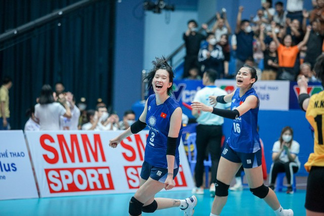 Niềm vui vô bờ của các cô gái Việt Nam khi đánh bại CLB Liaoning Donghua. Ảnh: AVC