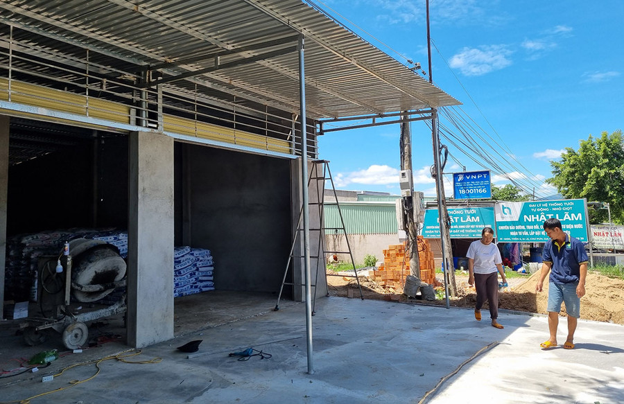 Sau khi bị xử phạt về hành vi lấn chiếm hành lang an toàn giao thông trên quốc lộ 14, hộ ông Lê Văn Sỹ (thôn 6, xã Ia Le) đã tiến hành trả lại hiện trạng ban đầu. Ảnh: H.L Sau khi bị xử phạt về hành vi lấn chiếm hành lang an toàn giao thông trên quốc lộ 14, hộ ông Lê Văn Sỹ (thôn 6, xã Ia Le) đã tiến hành trả lại hiện trạng ban đầu. Ảnh: H.L