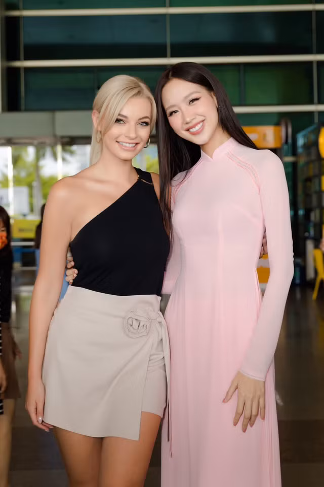 Á hậu 1 Miss World Vietnam 2022 - Hoa hậu Liên lục địa 2022 Bảo Ngọc và đương kim Miss World Karolina Bielawska