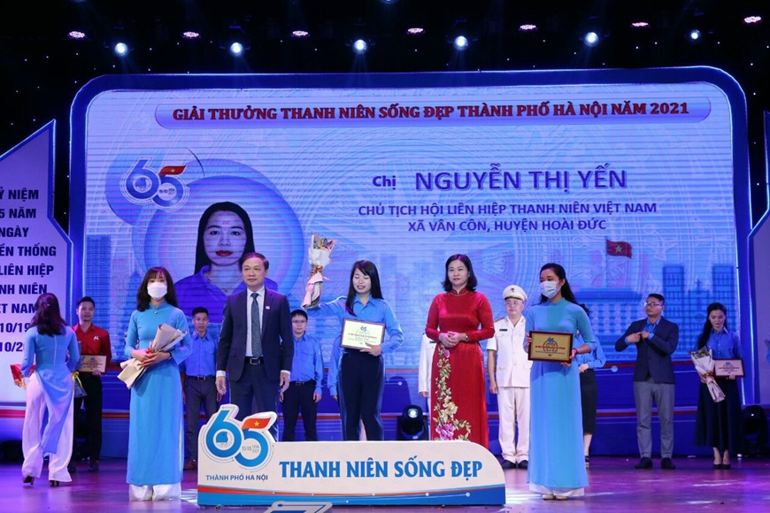 Nhận giải thưởng "Thanh niên sống đẹp" do Hội Liên hiệp thanh niên Thành phố Hà Nội trao. Nhận giải thưởng "Thanh niên sống đẹp" do Hội Liên hiệp thanh niên Thành phố Hà Nội trao.