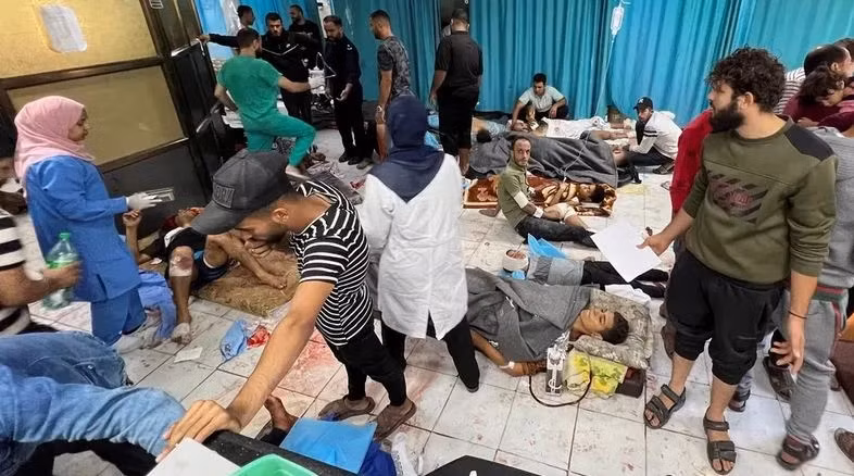 Bệnh nhân tại bệnh viện của Indonesia ở Jabaliya. (Nguồn: Reuters)