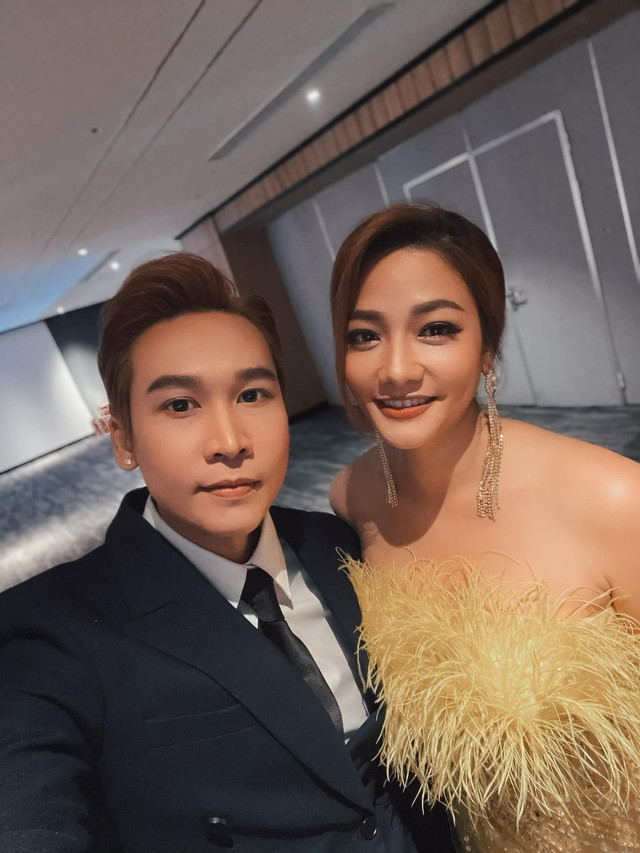 Thu Trang tiết lộ cuộc gặp định mệnh giúp nên duyên với Trần Vũ - Ảnh 3. Thu Trang từng giành giải nhì Tiếng hát truyền hình Quảng Ninh 2005. Sau cuộc thi, cô vào TP.HCM lập nghiệp, tham gia một số cuộc thi và ra mắt nhiều sản phẩm âm nhạc như Ngôi sao tình ái, Tình yêu của mẹ… Cô kết hôn với Trần Vũ (quê Phú Yên) năm 2015. Chồng của Thu Trang hoạt động ở vai trò ca sĩ - nhà sản xuất âm nhạc. Anh từng tham gia một số cuộc thi và giành thành tích cao như giải ba Sao mai điểm hẹn 2013, á quân Hãy nghe tôi hát 2018, quán quân Tỏa sáng sao đôi 2021. Ảnh: FBNV
