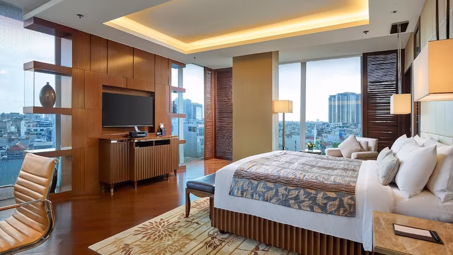 Căn phòng đắt thứ hai của khách sạn là phòng Chủ tịch (Chairman suite) rộng 200m2 có giá 131 triệu đồng/đêm, giảm 19% còn khoảng 106 triệu đồng vào giữa tháng 10