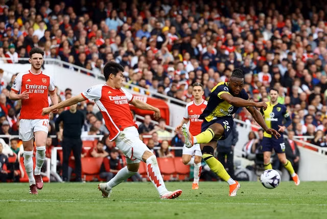 Antoine Semenyo phá lưới chủ nhà nhưng bàn thắng bị từ chối